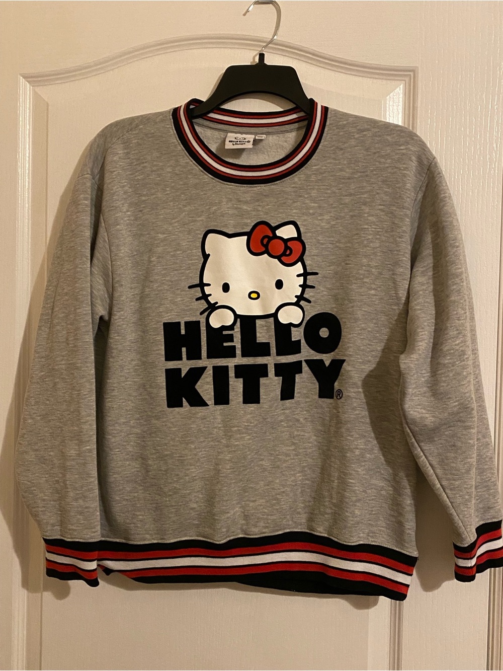 Like new HELLO KITTY pullover sweatshirt size L